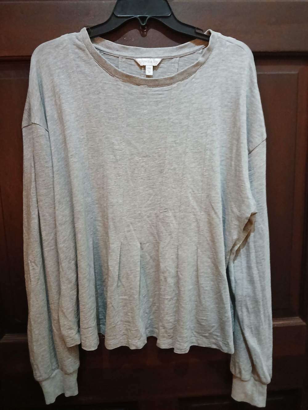 Crown & Ivy Cozy Lightweight Women's Long Sleeve Tee - Gray With Pleats